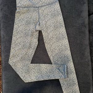 Strut This stylish Blue & White Women's Leggings